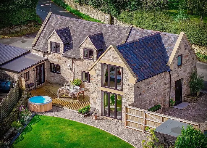 Luxury Cottage In Peak District Near Alton Towers
