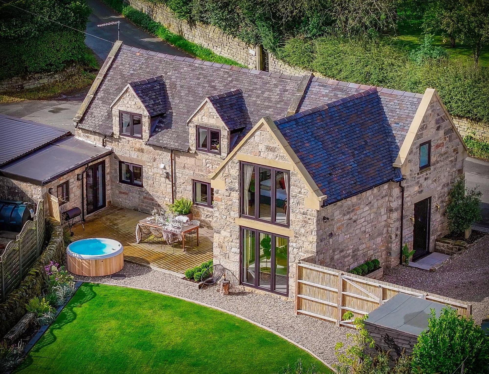 Luxury In Peak District Near Alton Towers